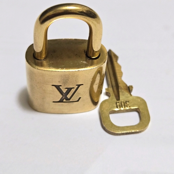 Louis vuitton Lock and key 300's Series - Picture 1 of 16